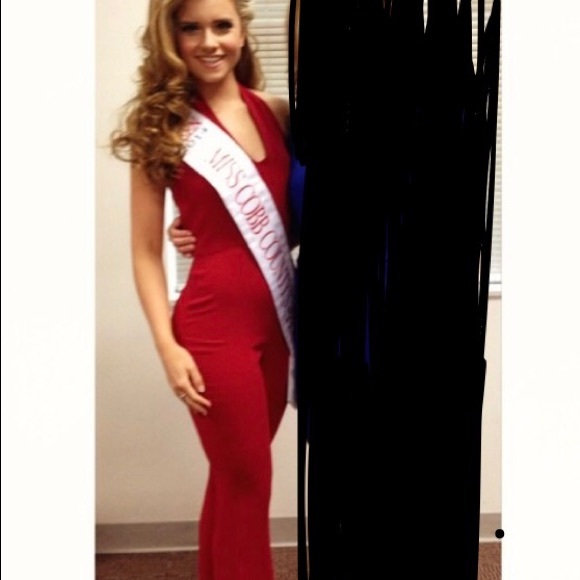 Guess halter jumpsuit - Picture 2 of 5